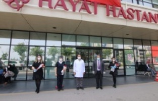 Uludağ Koleji hemşireleri unutmadı